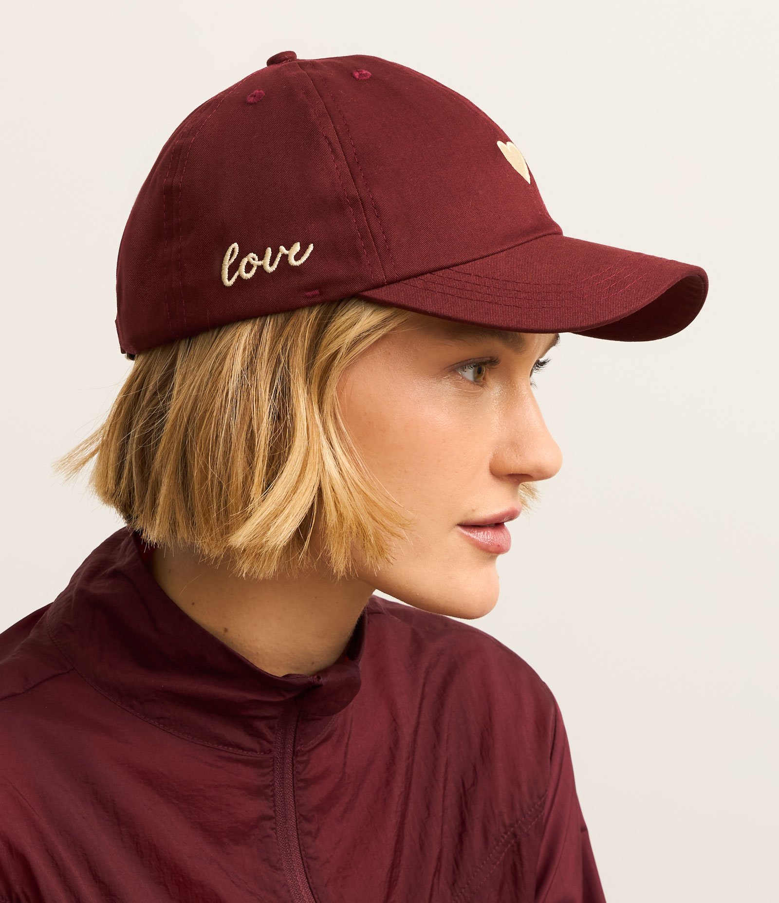 Boné Aba Curva em Sarja com Bordado Coração Love Marrom 1