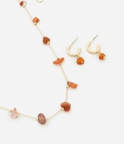 Conjunto de Colar Curto com Cascalhos e Brinco Argola com Pingente