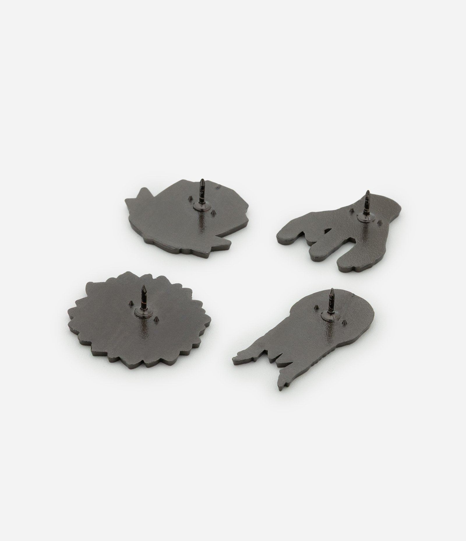 Kit 04 Pins de Metal da Wandinha Preto 3