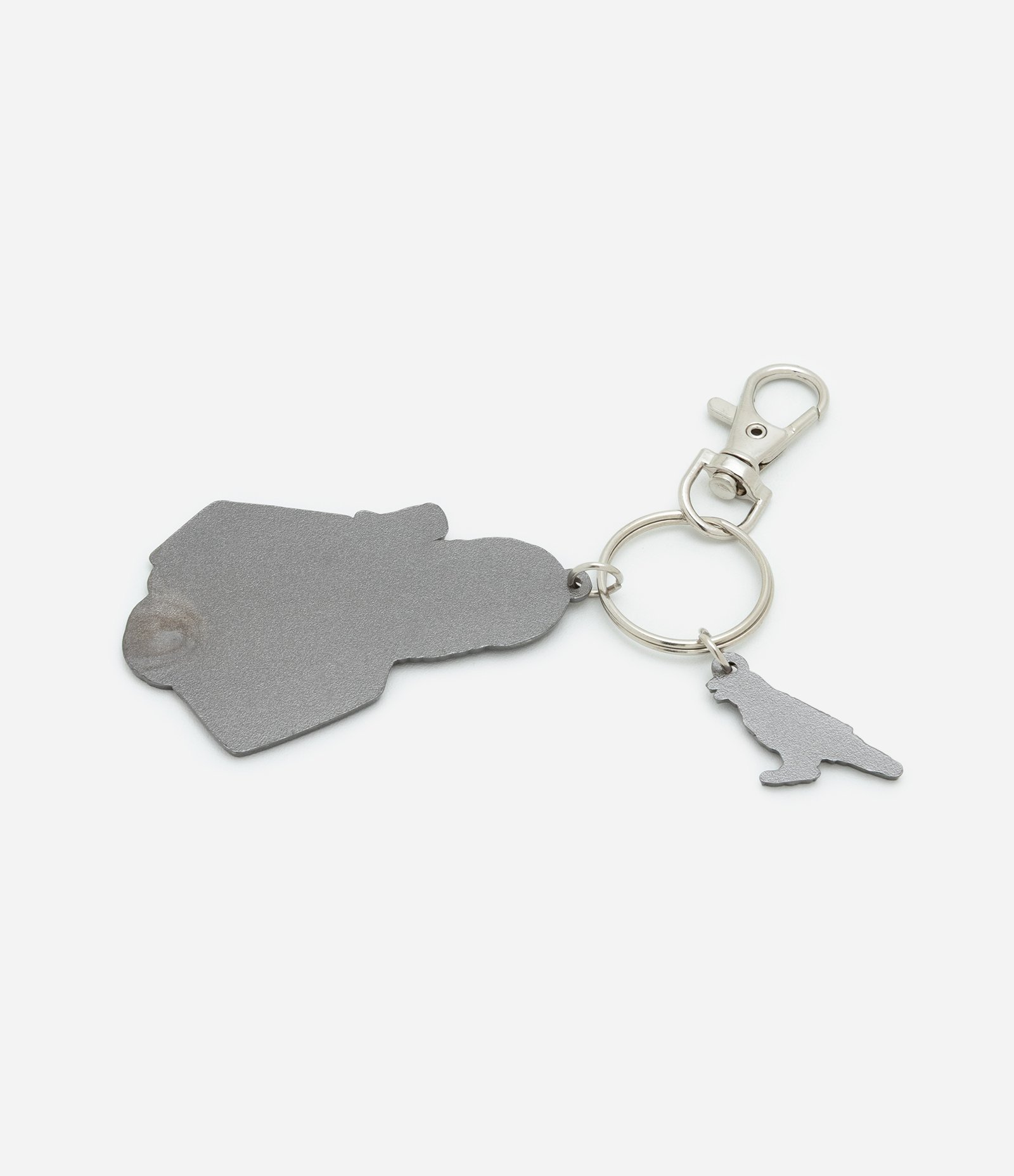 Chaveiro de Metal com Forma da Wandinha e Corvo Preto 3