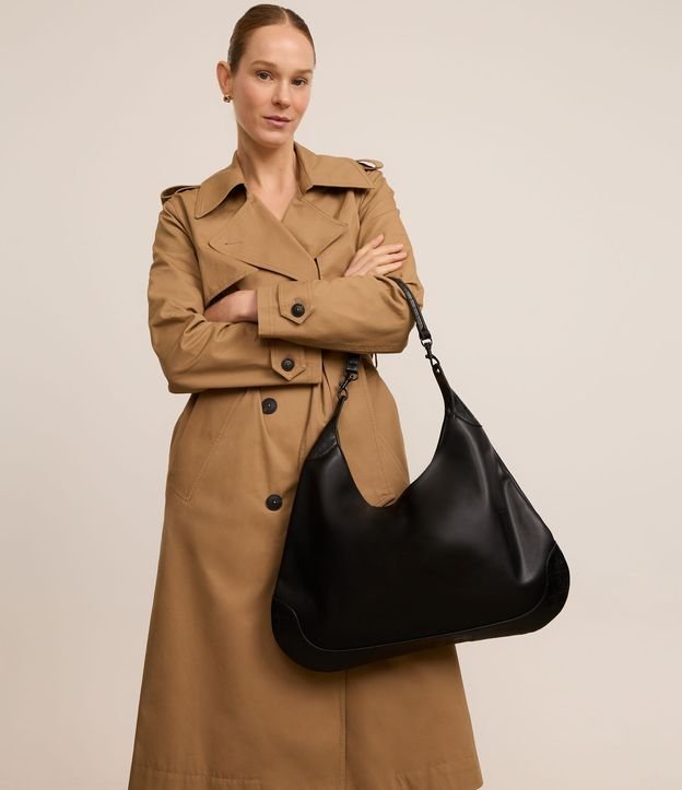 Bolsa Hobo com Detalhes em Textura Croco e Fivelas na Alça