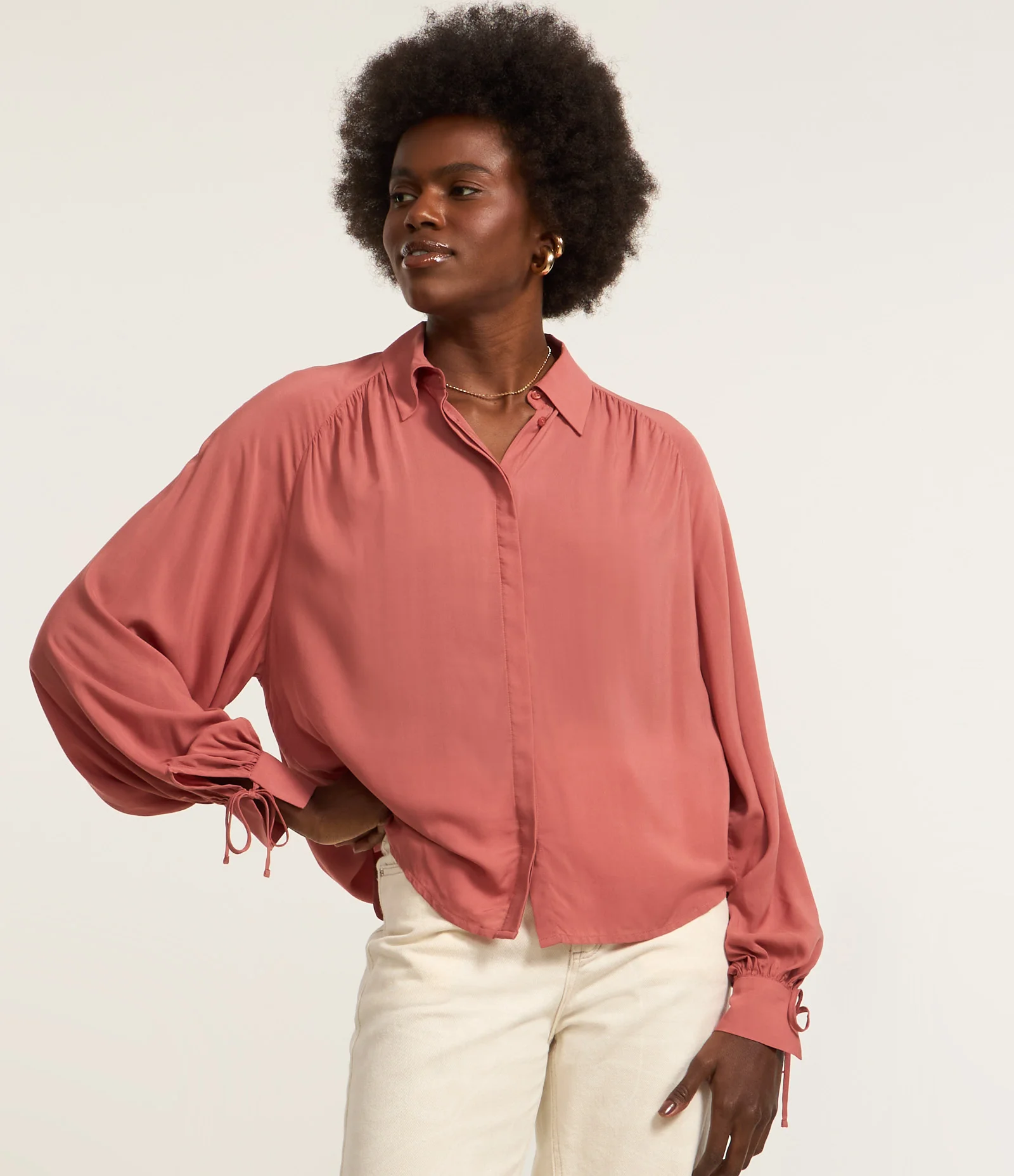 Camisa Curta em Crepe sem Cava e Franzido no Punho Rose 1