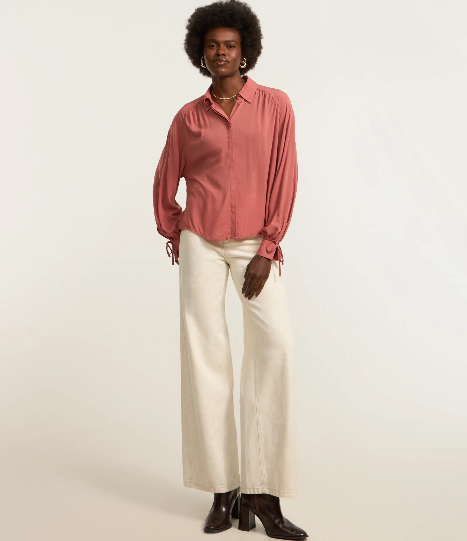 Camisa Curta em Crepe sem Cava e Franzido no Punho Rose 2