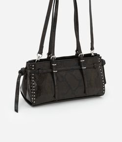 Bolsa Shoulder Média com Textura Snake e Detalhes de Tachas