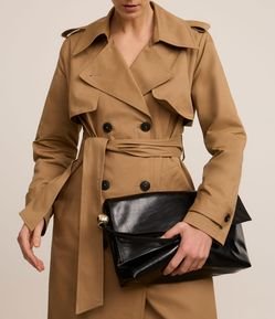 Bolsa Maxi Cluth com Tampa e Alça de Mão