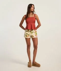 Short Baggy em Jeans Floral com Frutinhas e Pregas