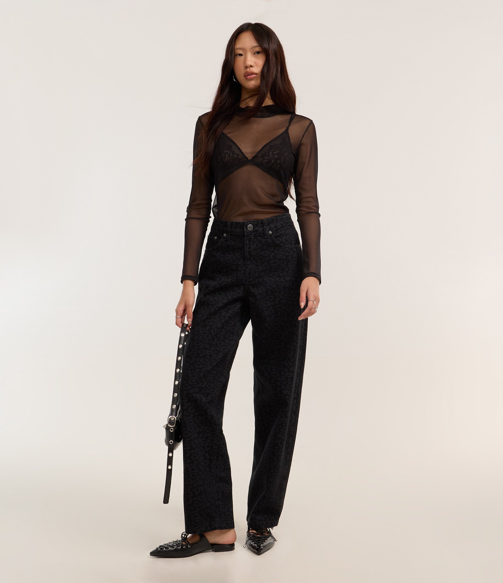 Calça Baggy em Sarja Animal Print Oncinha Preto 1