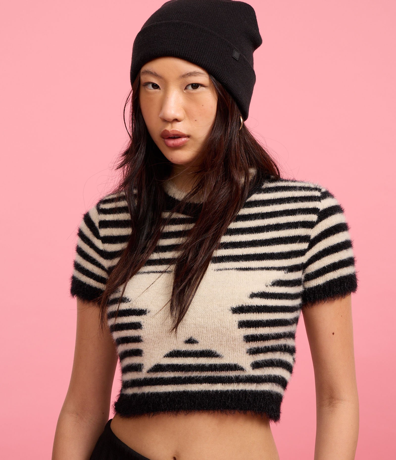 Blusa Cropped em Tricô Listrado com Estrela Frontal Preto 6