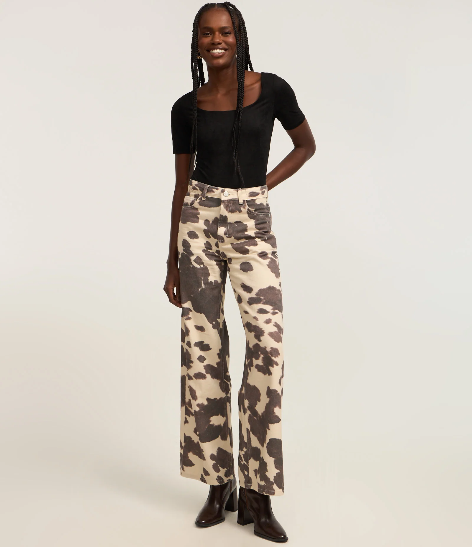 Body em Suede com Decote Redondo Preto 2