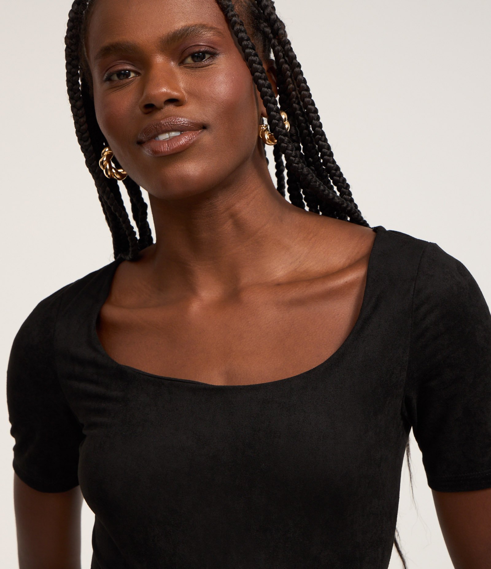 Body em Suede com Decote Redondo Preto 3