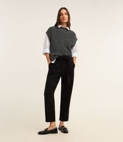 Calça Cenoura em Ponto Roma com Cinto Laço