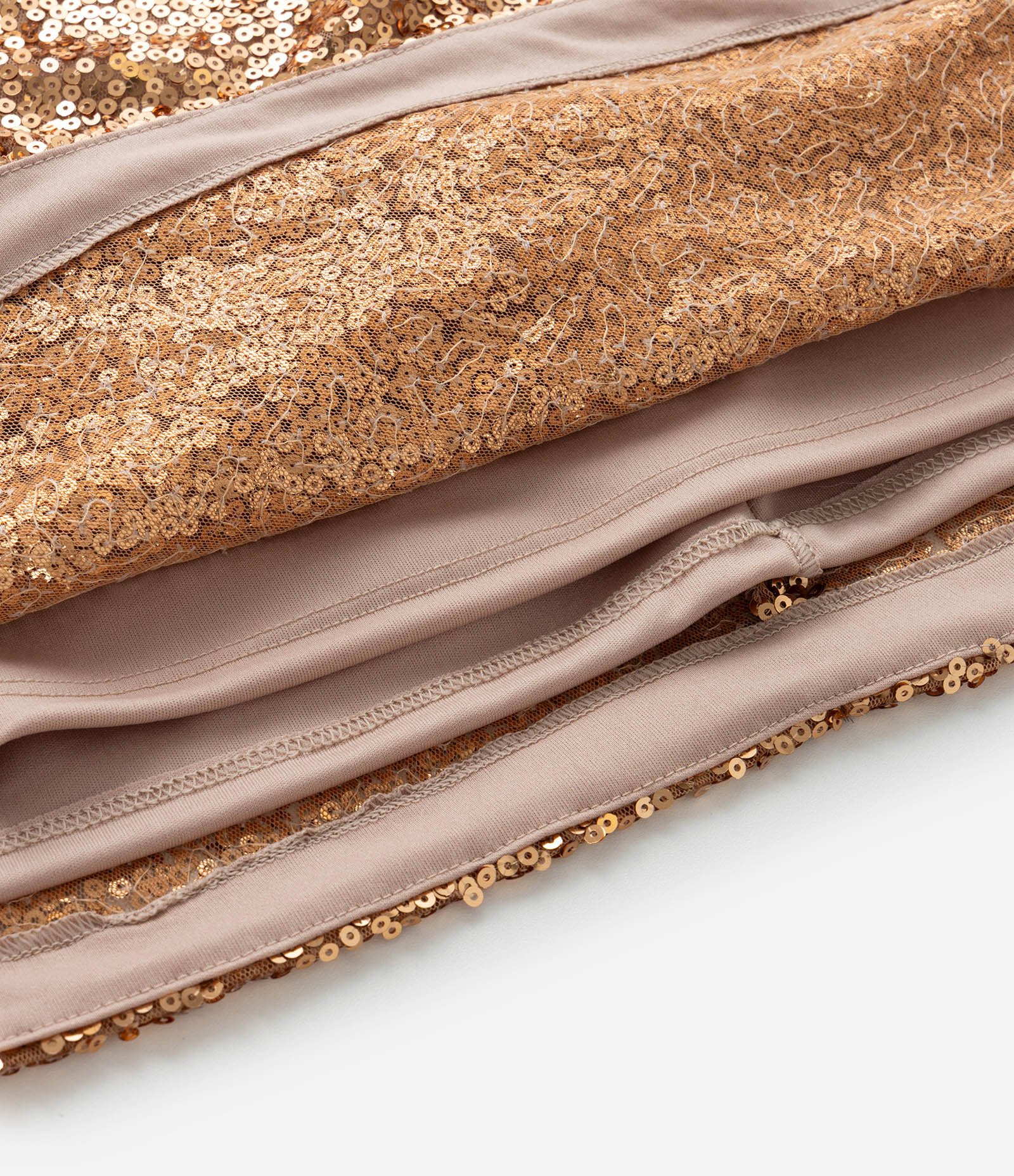 Saia Curta em Paetê Coleção Rita Carreira Curve & Plus Size Dourado 11