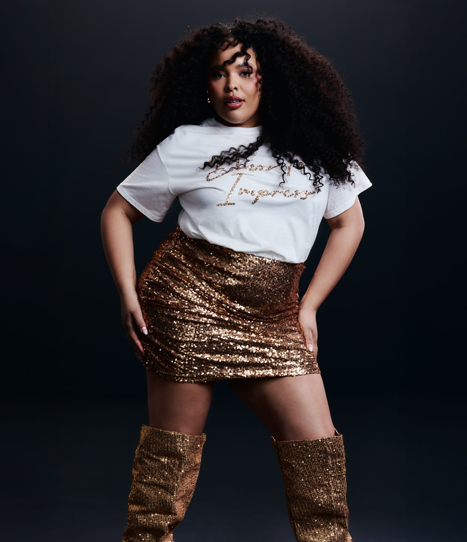 Saia Curta em Paetê Coleção Rita Carreira Curve & Plus Size Dourado 2