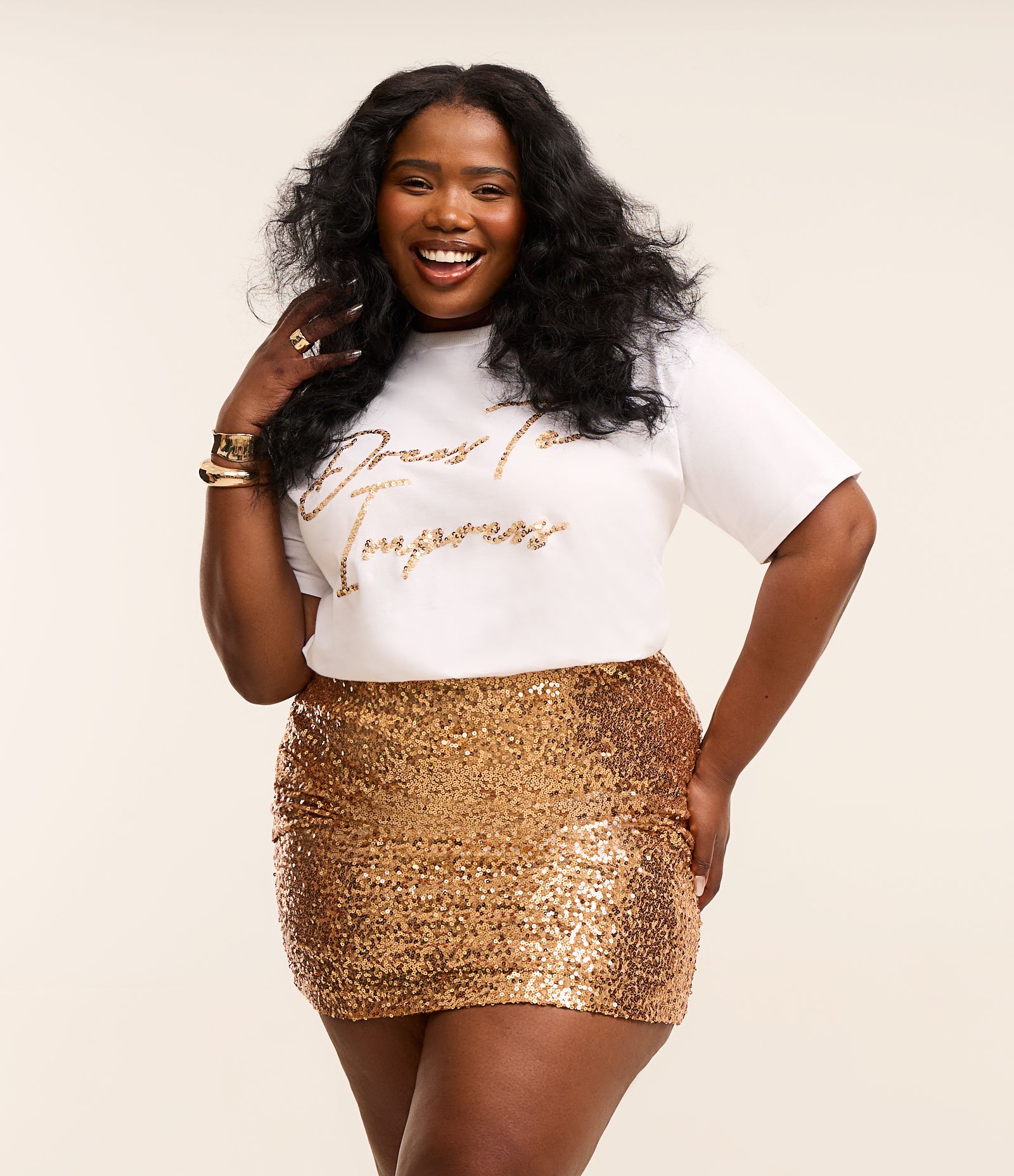 Saia Curta em Paetê Coleção Rita Carreira Curve & Plus Size Dourado 3