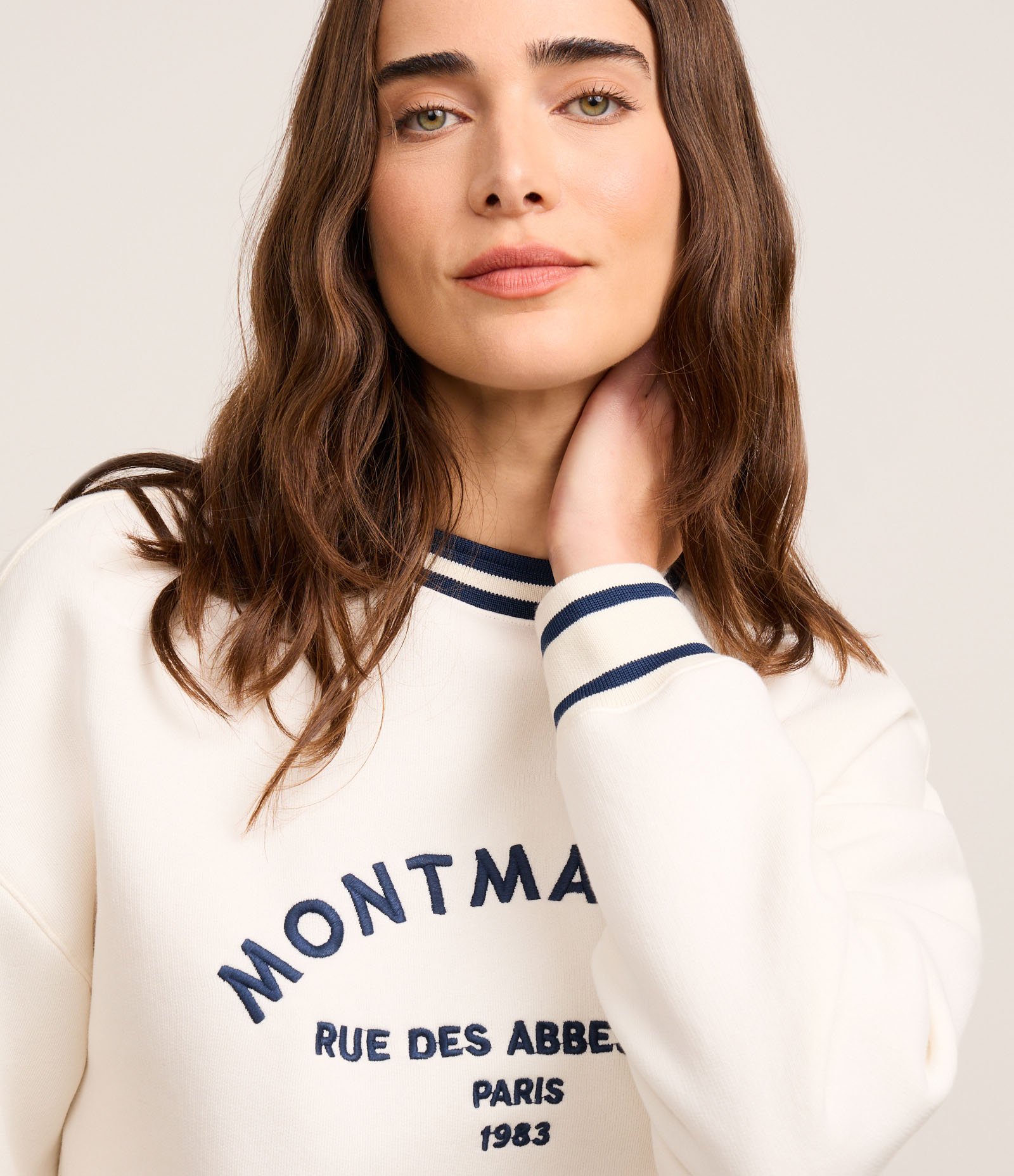 Casaco Moletom com Ribana e Bordado Montmartre Branco 3