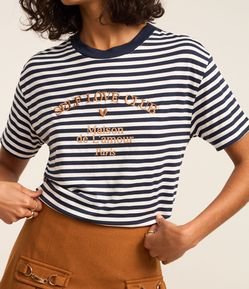 Camiseta Boxy Listrada com Bordado Lettering e Coração