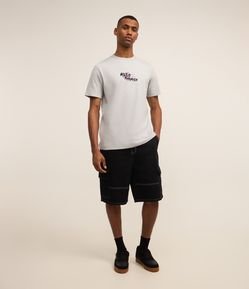 Bermuda Cargo Baggy em Sarja com Pesponto Contrastante