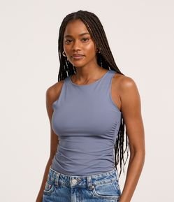 Blusa Regata Ajustada em Microfibra com Franzidos Laterais