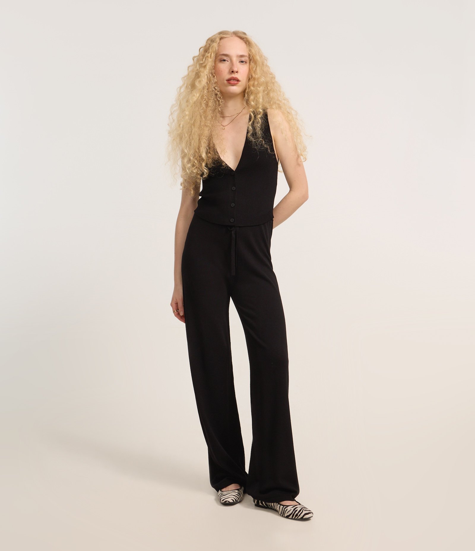 Calça Reta em Tricô com Amarração na Cintura Preto 1