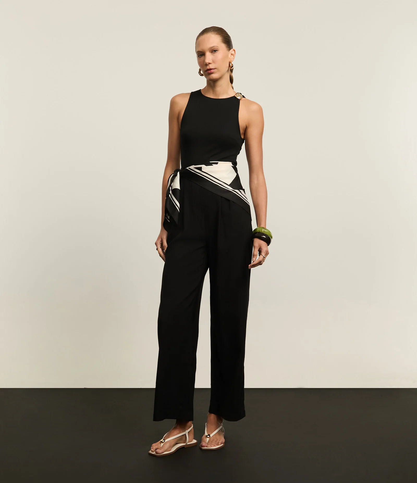 Macacão Canelado em Tricô com Detalhe Metalizado na Alça Preto 2