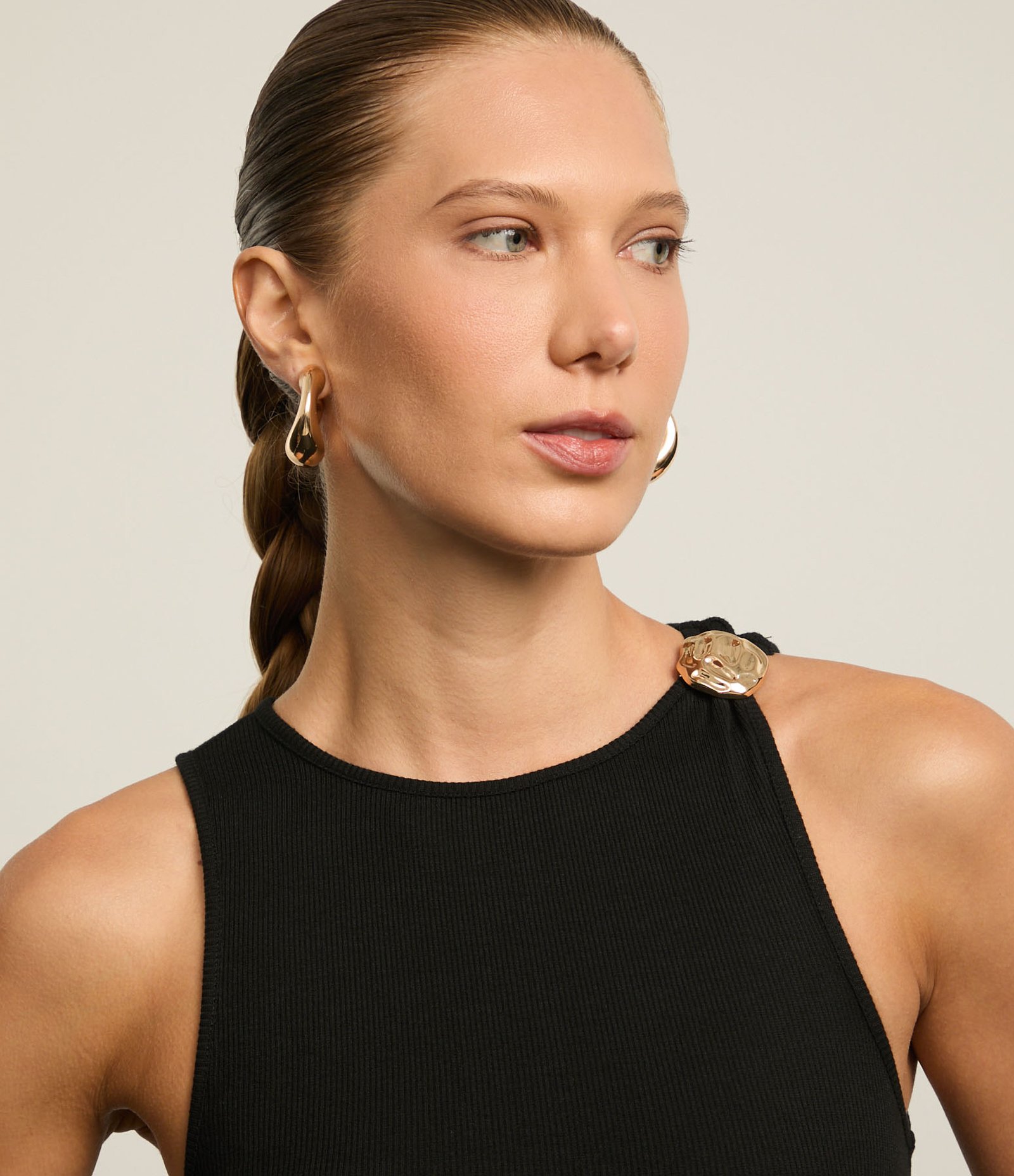 Macacão Canelado em Tricô com Detalhe Metalizado na Alça Preto 5