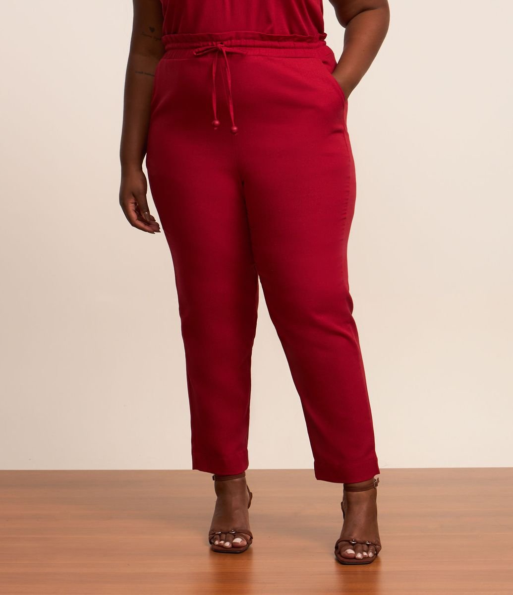 Calça Cenoura em Viscolinho com Amarração Curve Plus Size Vermelho - Main Image