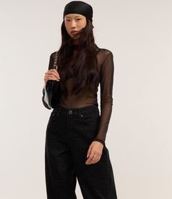 Blusa em Tule com Transparência e Gola Alta