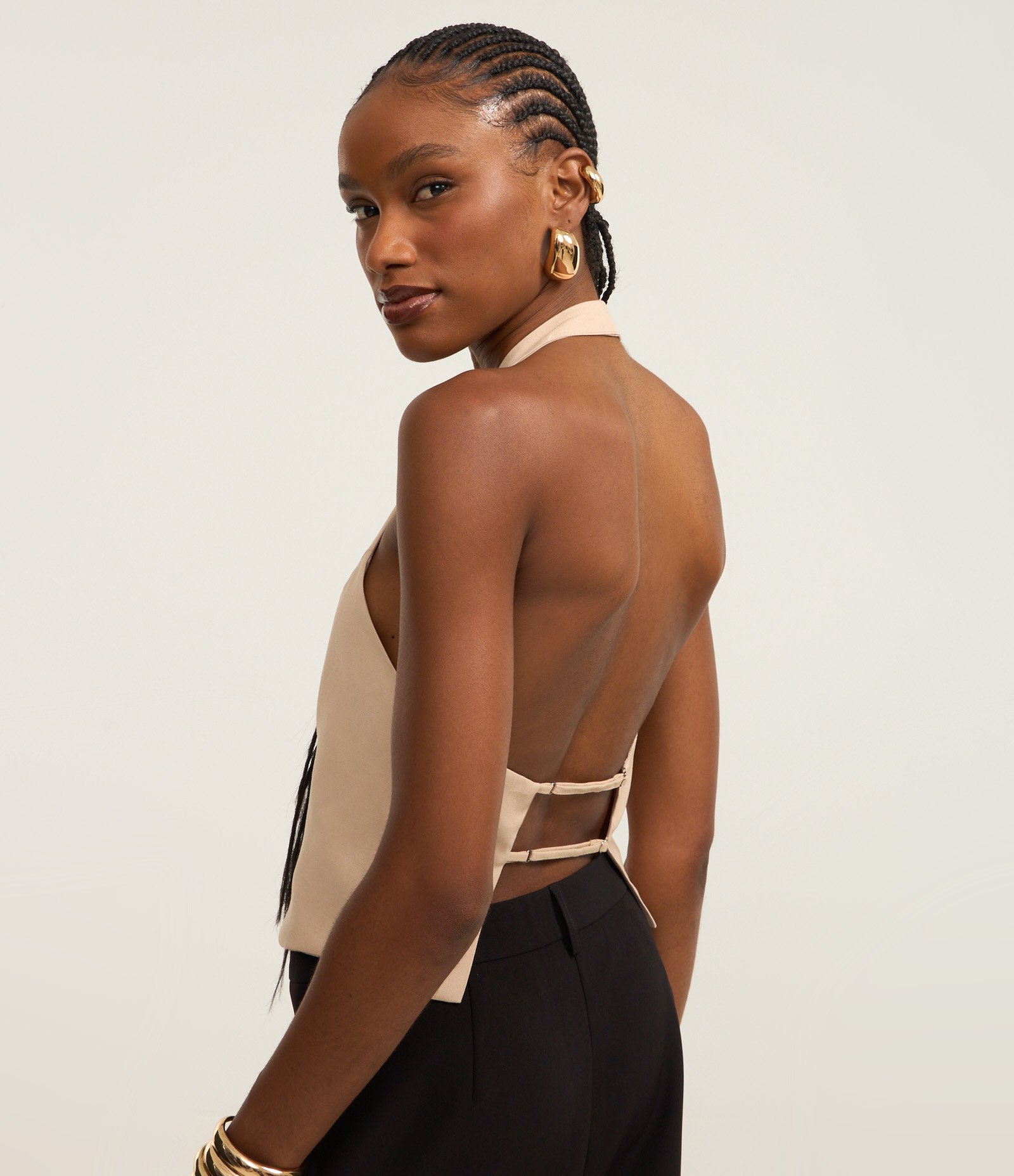 Blusa Frente Única Alfaiatada em Viscose com Costas Abertas Bege 4