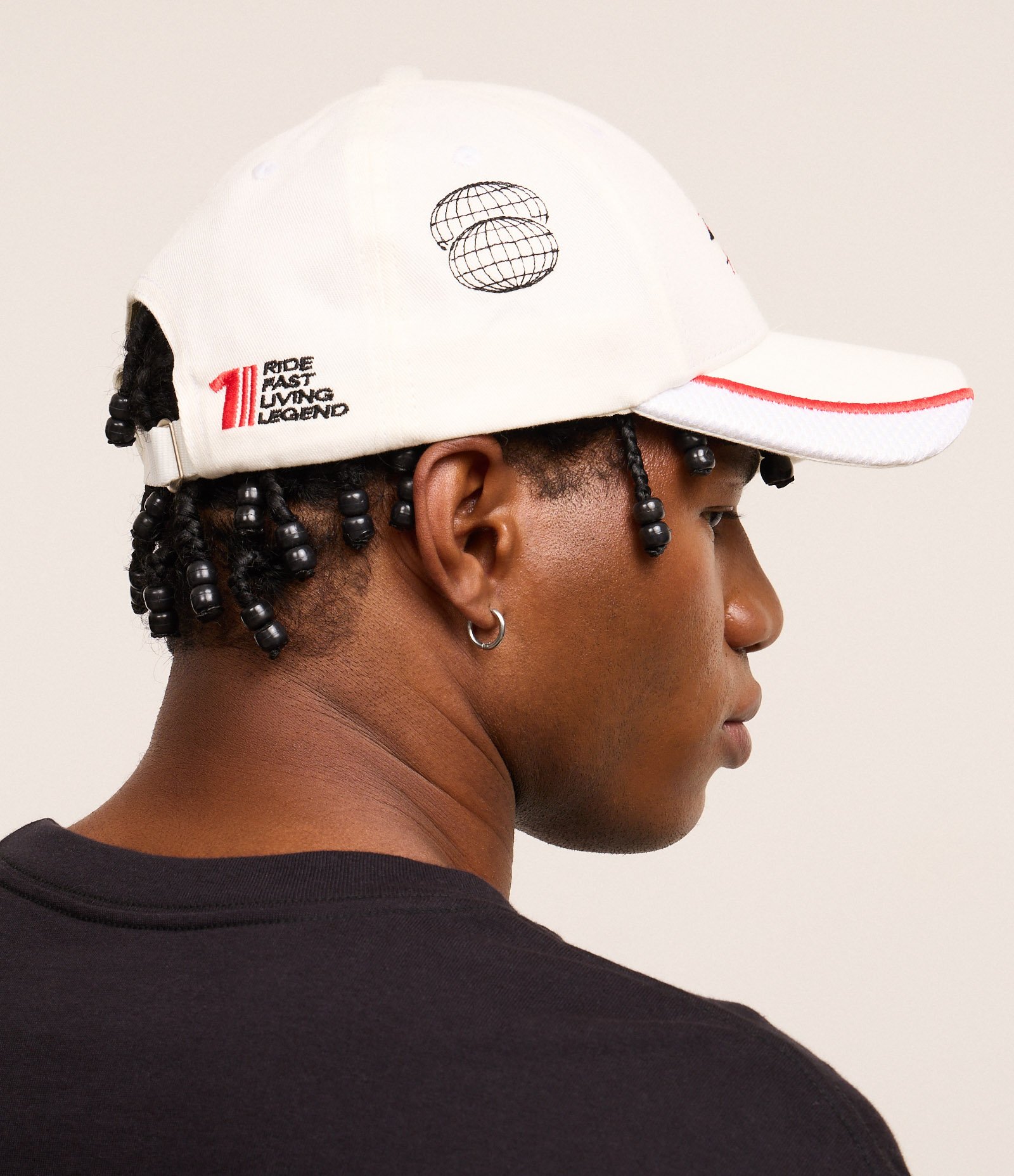 Boné em Sarja com Estampa Bordada Lettering Branco 2