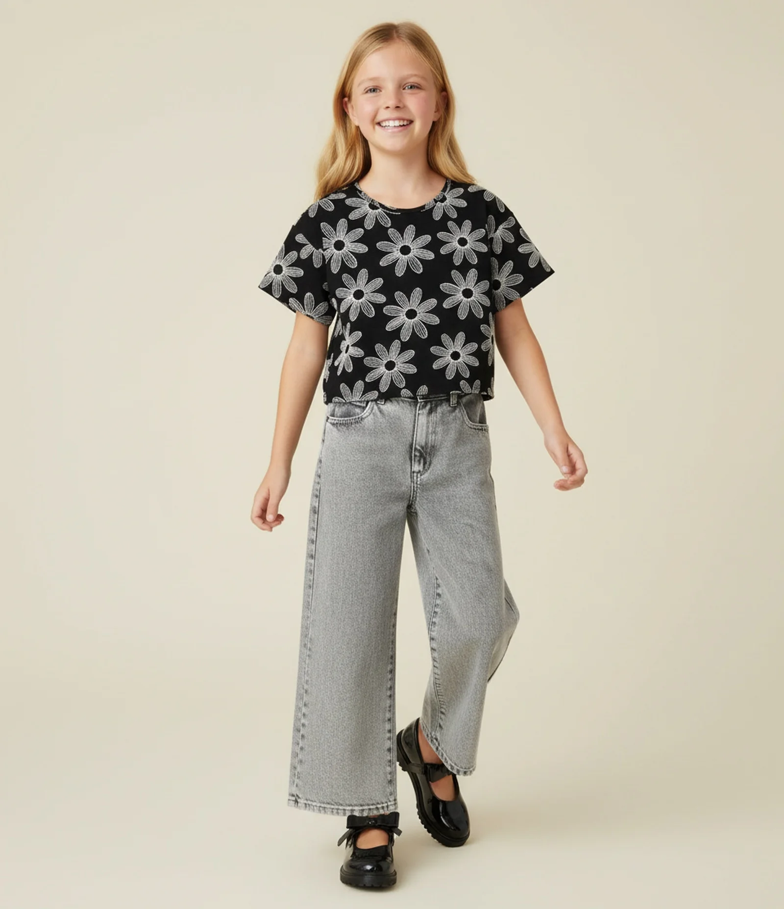 Camiseta Curta Infantil com Estampa Floral - Tam 5 a 14 Anos Preto 1