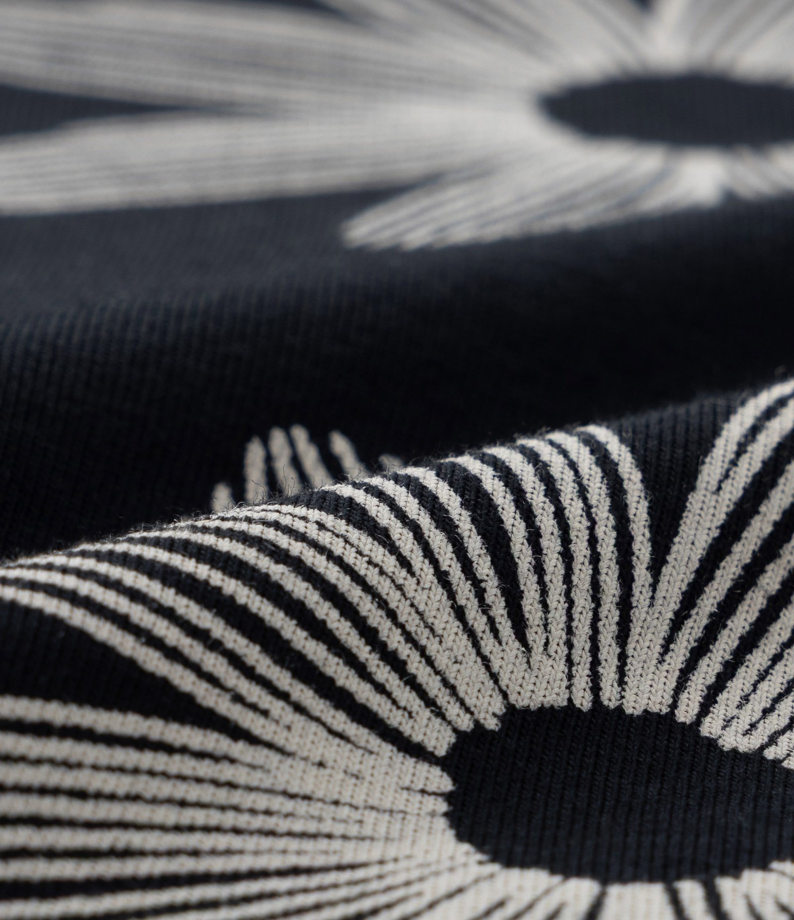 Camiseta Curta Infantil com Estampa Floral - Tam 5 a 14 Anos Preto 3