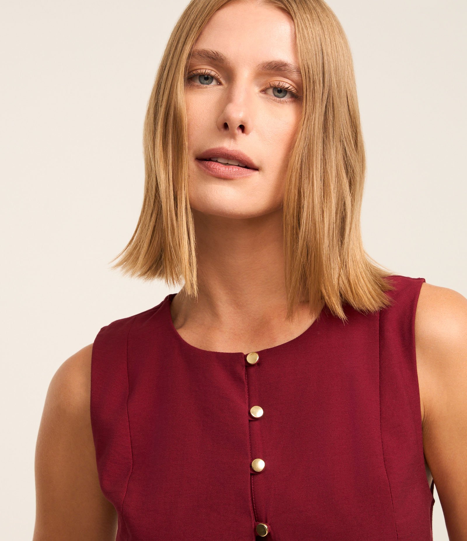 Colete Alfaiatado com Amarração Cruzada nas Costas Vermelho 3