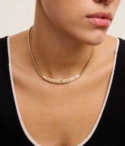 Colar Curto com Corrente Rabo de Rato e Placa com Strass