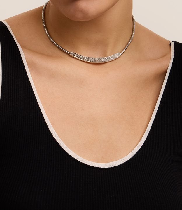 Colar Curto em Rabo de Rato com Placa de Strass