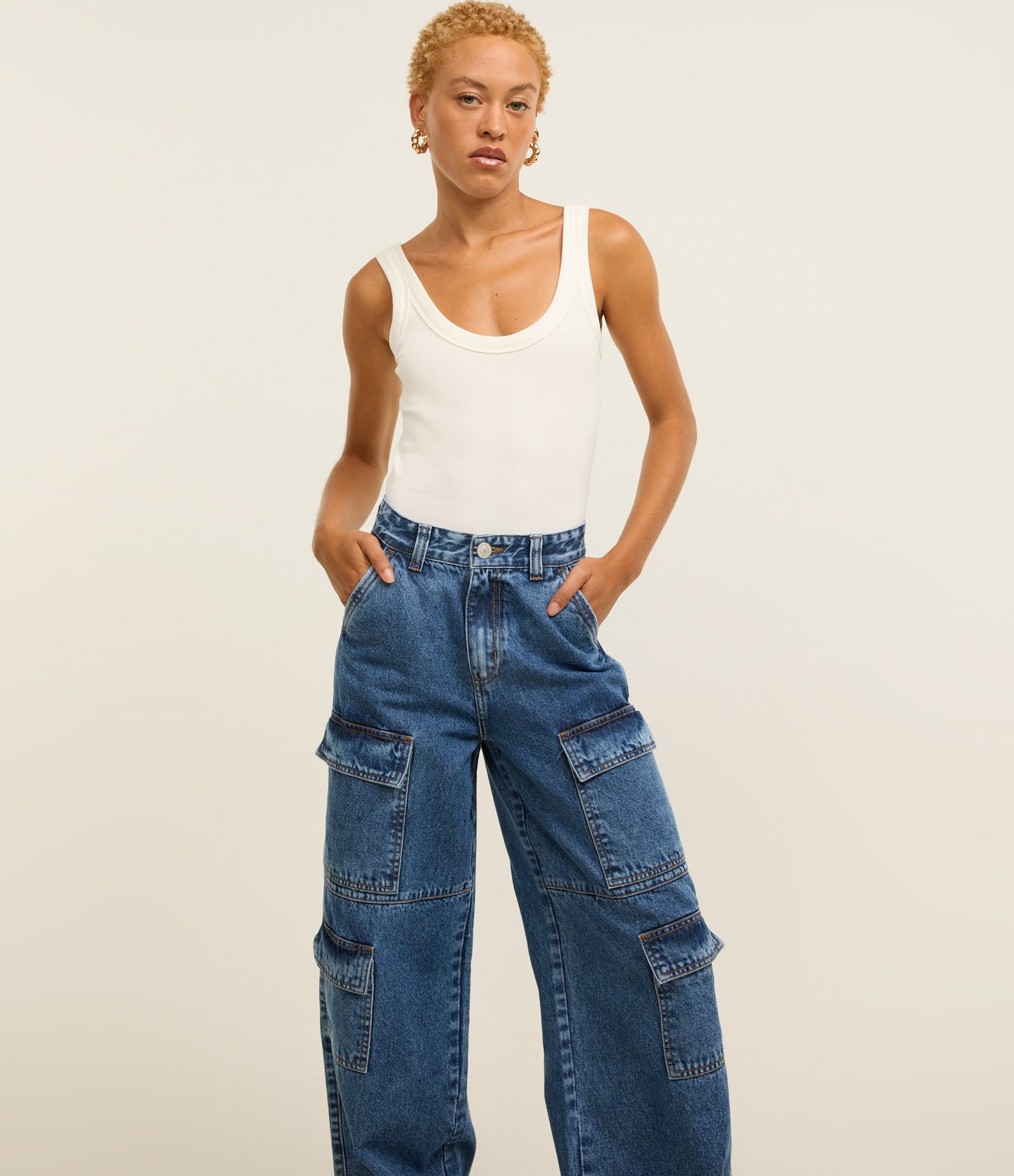 Calça Wide Leg em Jeans com Bolso Cargo Azul Escuro 2