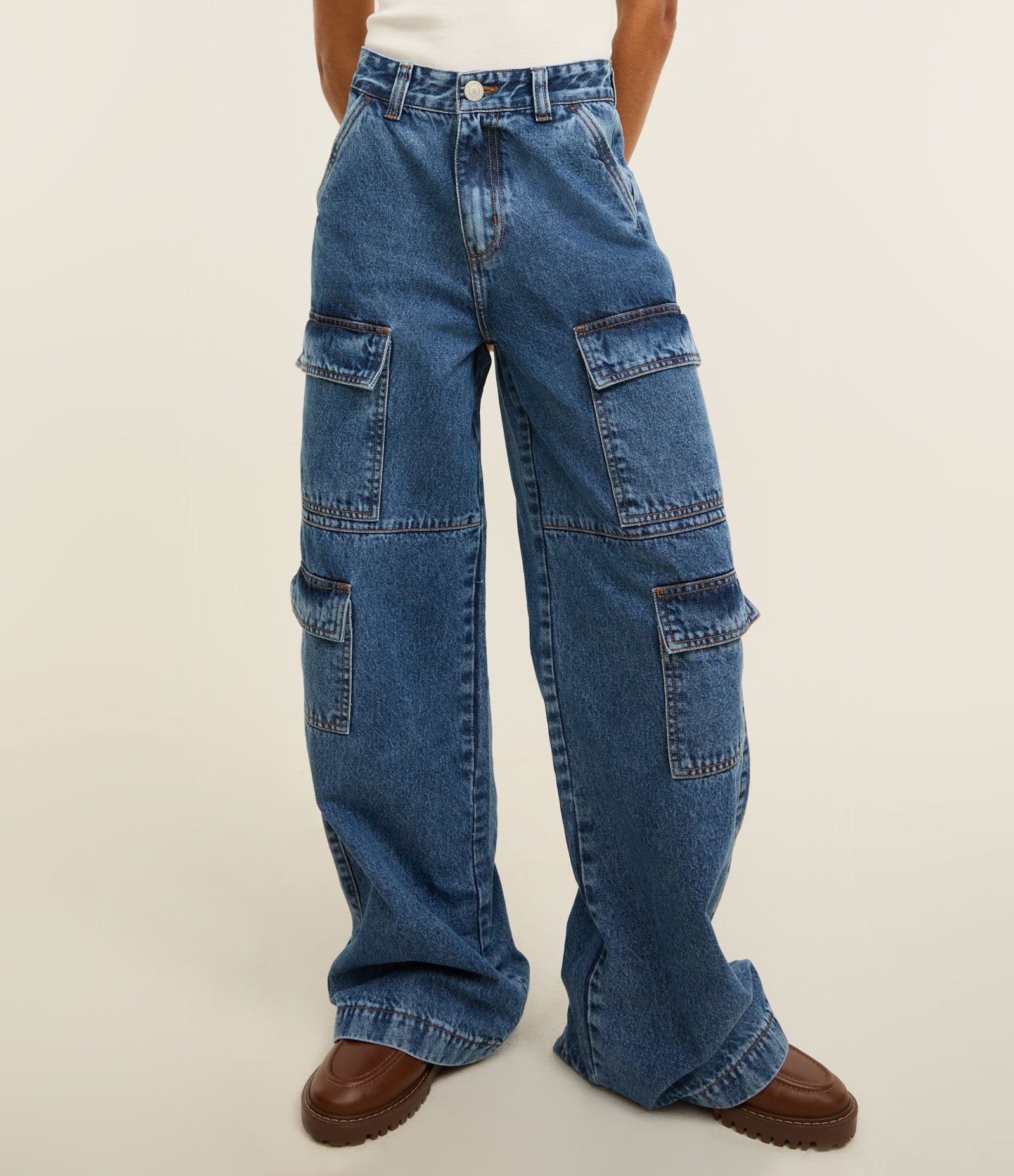 Calça Wide Leg em Jeans com Bolso Cargo Azul Escuro 3