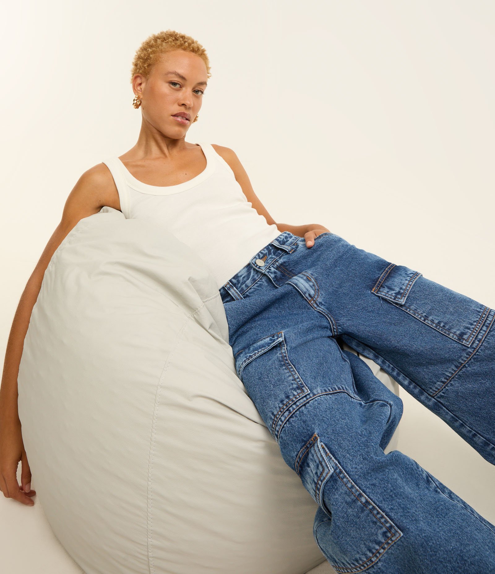 Calça Wide Leg em Jeans com Bolso Cargo Azul Escuro 5
