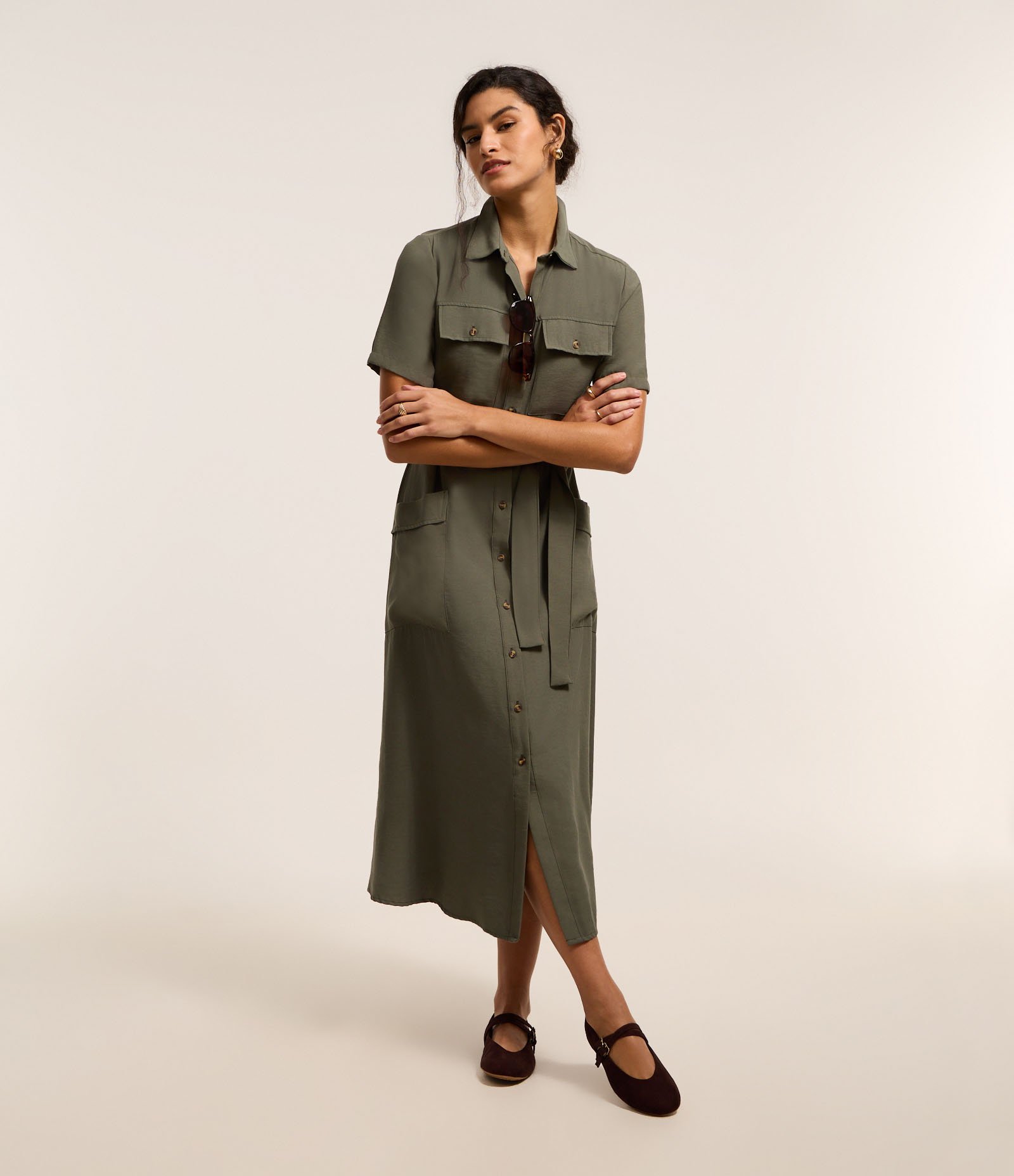 Vestido Midi em Sarja com Bolsos Utilitários e Amarração Verde 2