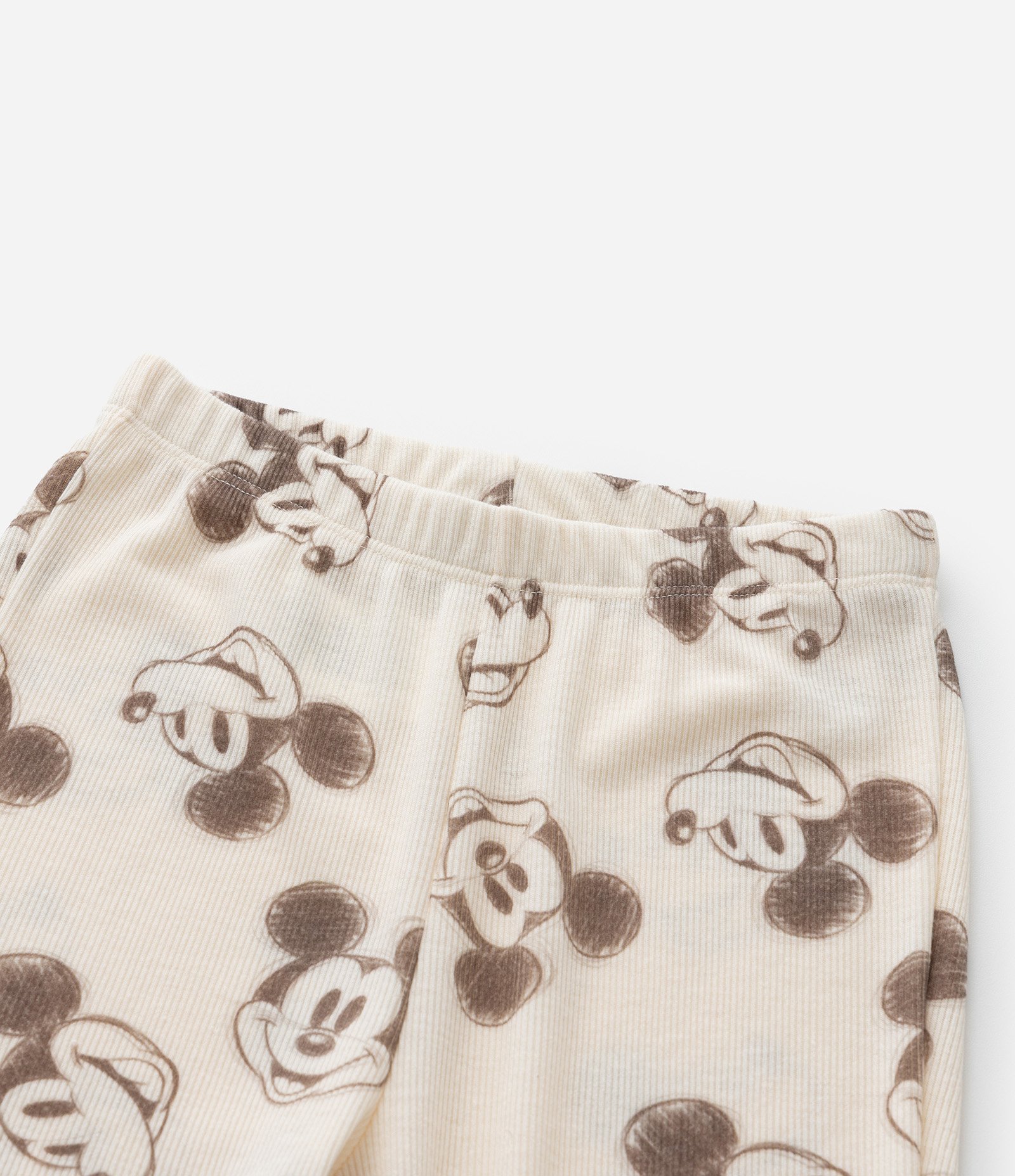 Pijama Infantil Canelado com Estampa do Mickey - Tam 2 a 8 Anos Bege 8