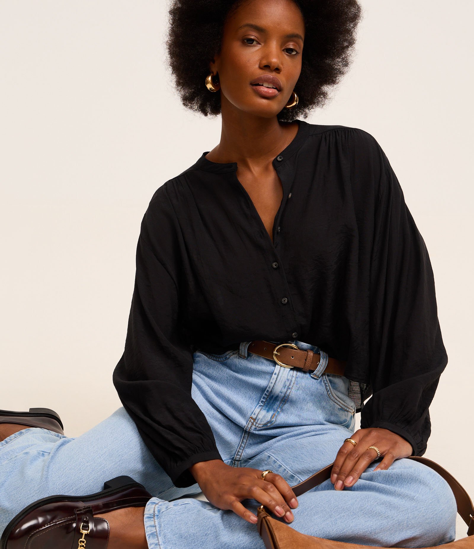 Camisa em Chiffon com Manga Bufante e Gola Padre Preto 5