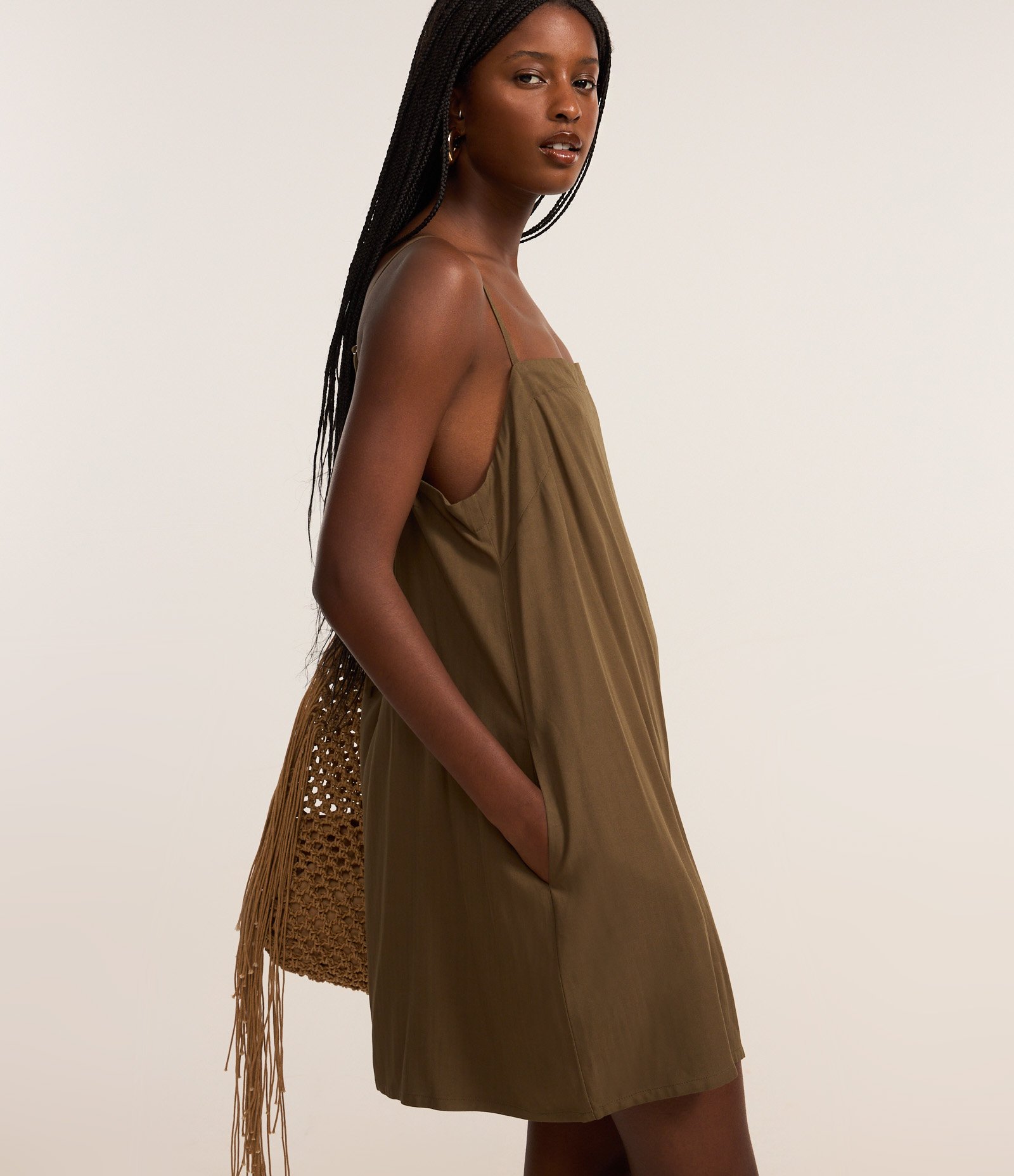 Vestido Curto em Viscose com Amarração nas Alças Verde 3