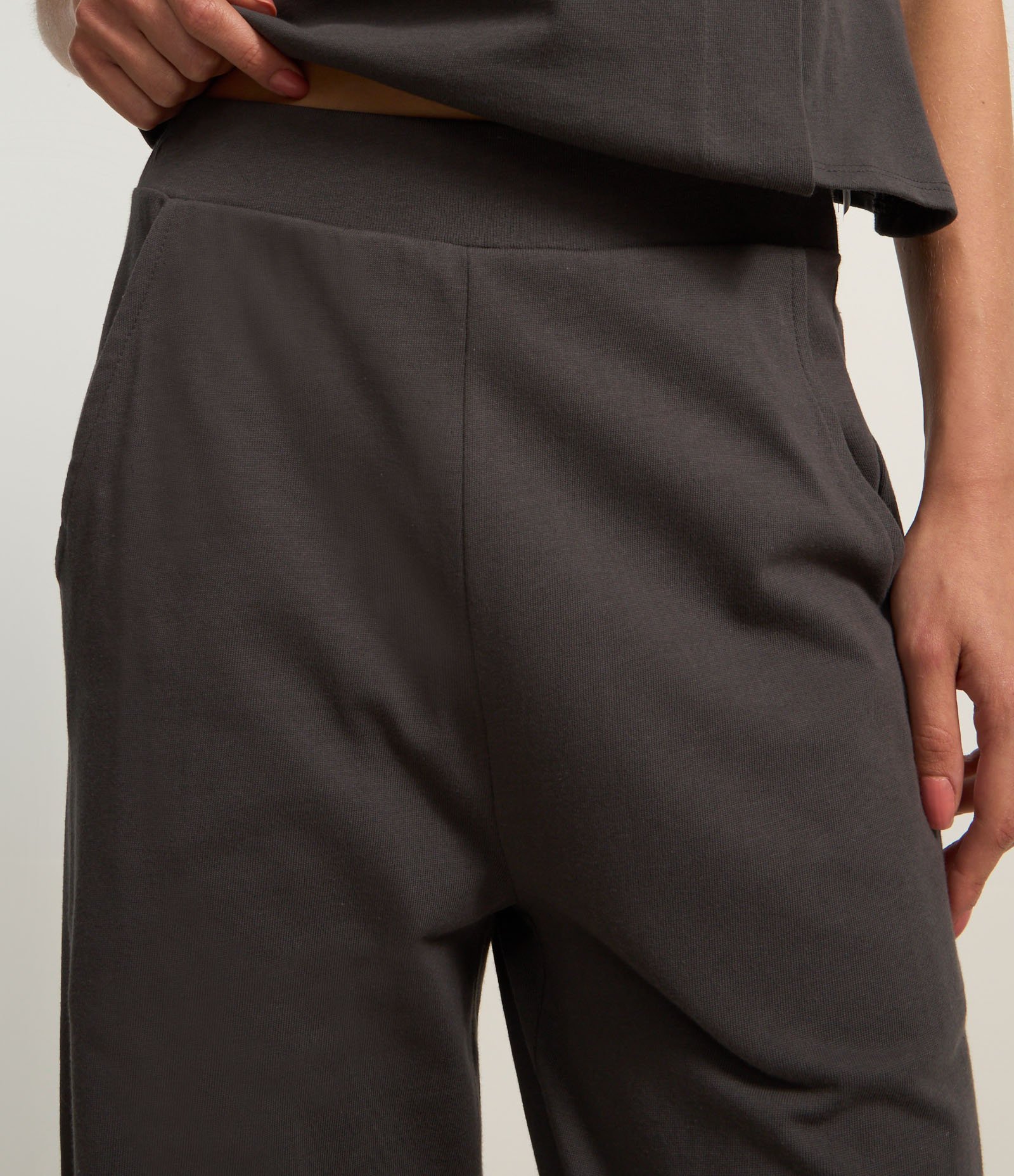 Calça Reta em Moletom com Bolso Cinza Escuro 4