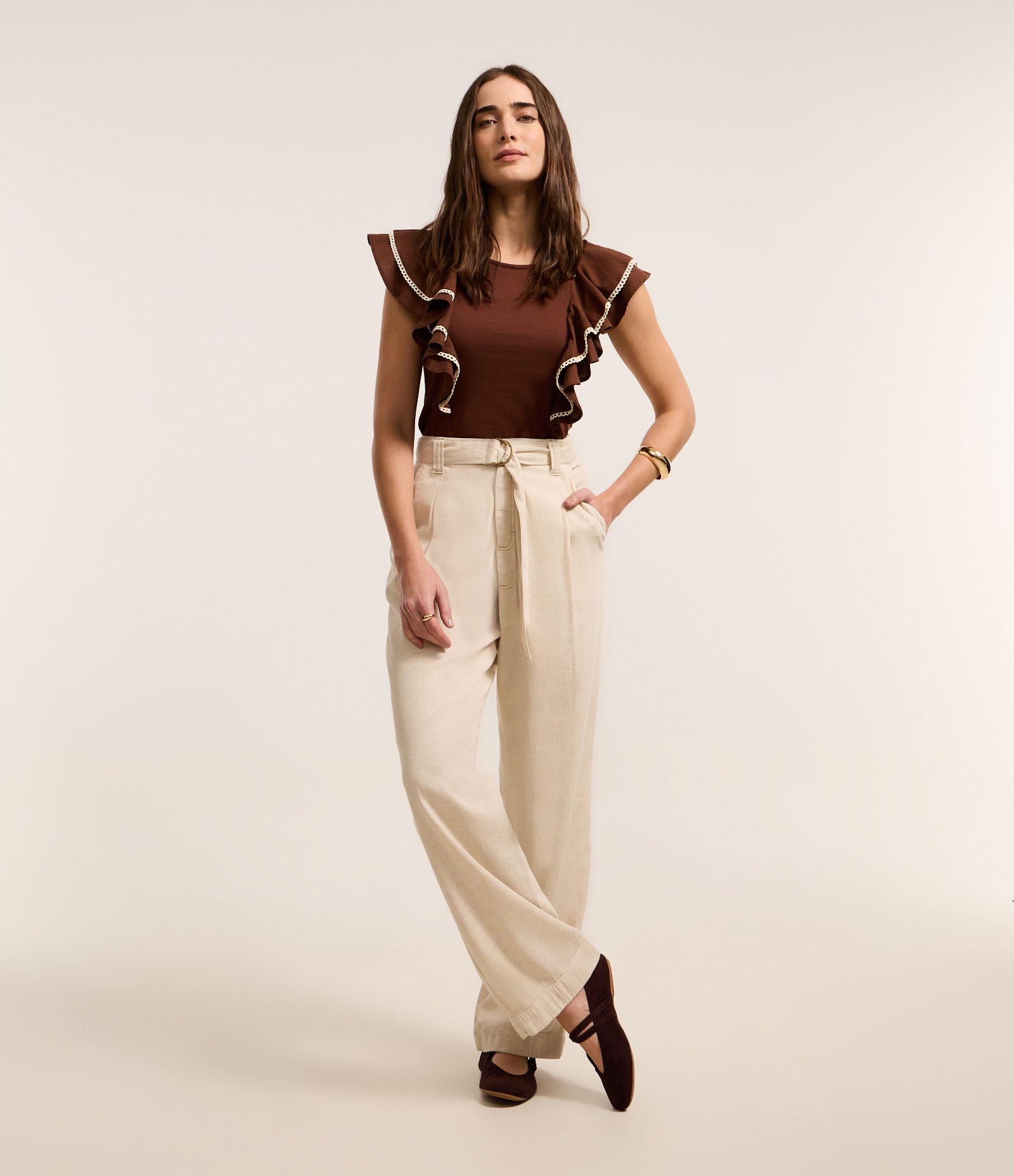 Blusa com Babados e Pespontos Contrastantes Marrom 2