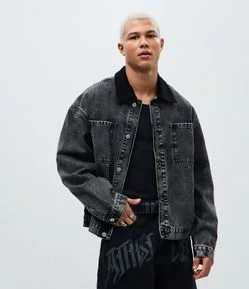 Jaqueta Trucker Boxy com Gola de Veludo