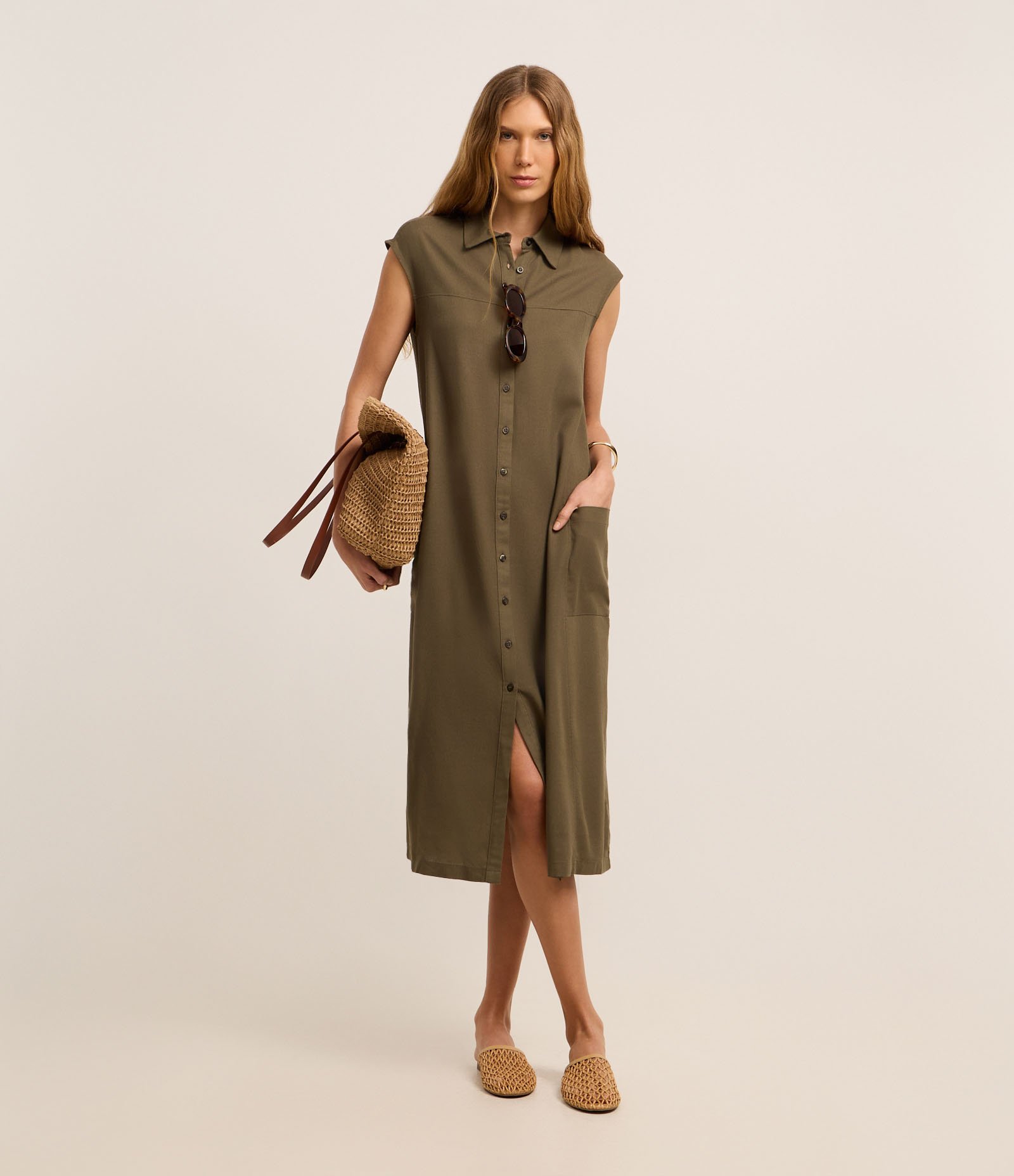 Vestido Chemise Plano com Linho e Botões Verde 2