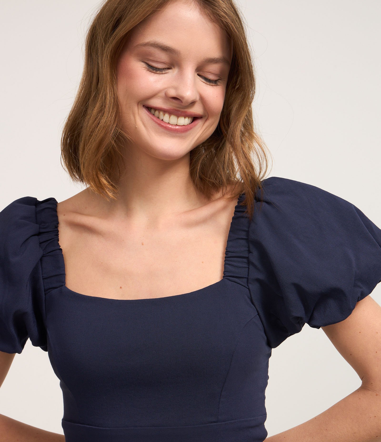 Vestido Curto em Bengaline com Manga Bufante Azul Marinho 3