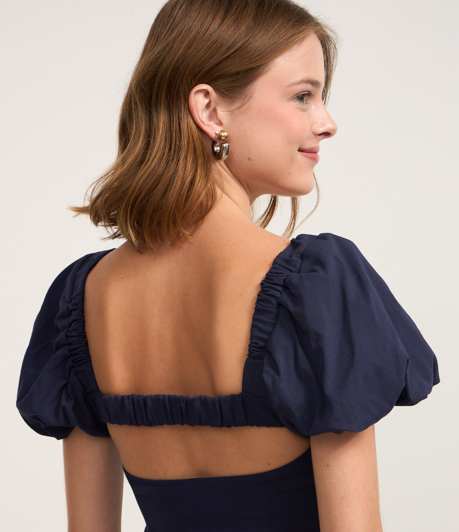 Vestido Curto em Bengaline com Manga Bufante Azul Marinho 4