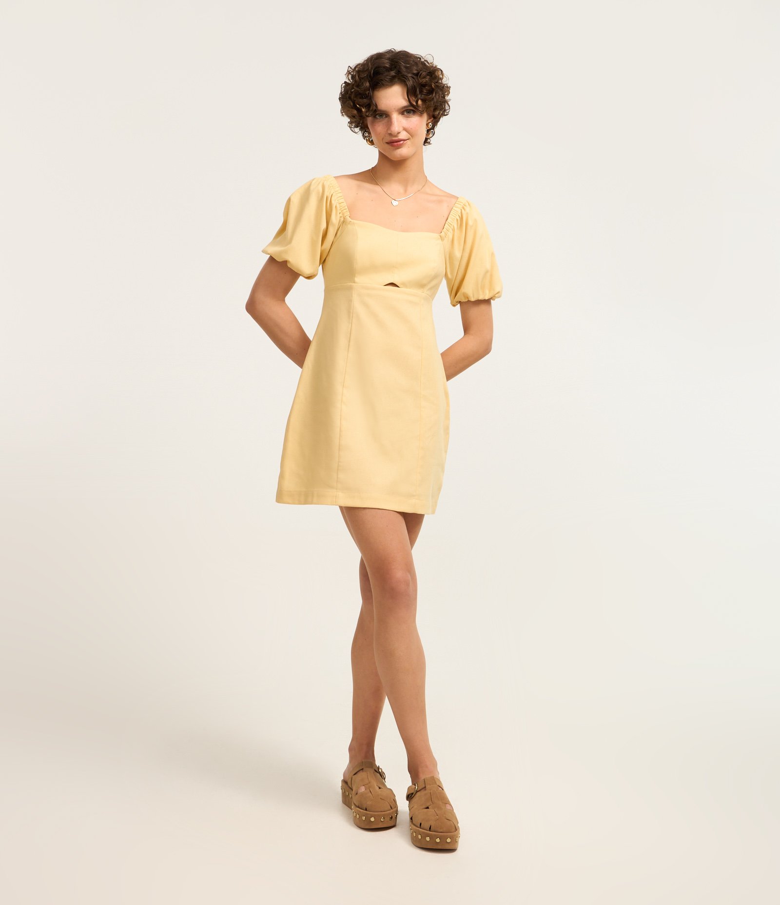 Vestido Curto em Viscolinho com Manga Bufante Amarelo 2