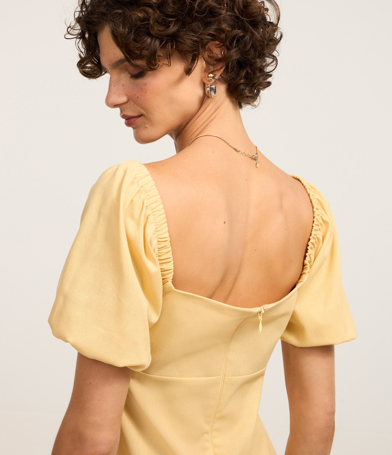 Vestido Curto em Viscolinho com Manga Bufante Amarelo 4