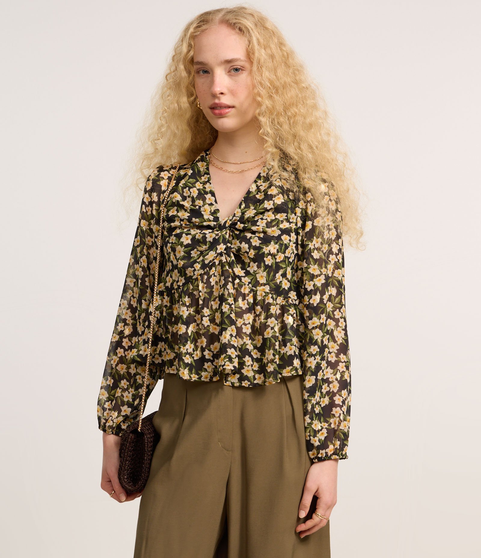 Blusa Curta em Chiffon com Amarração e Estampa Floral Preto 3